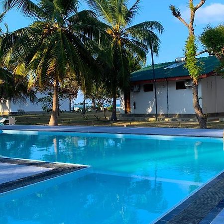 Pearl Oceanic Resort - Trincomalee Buitenkant foto