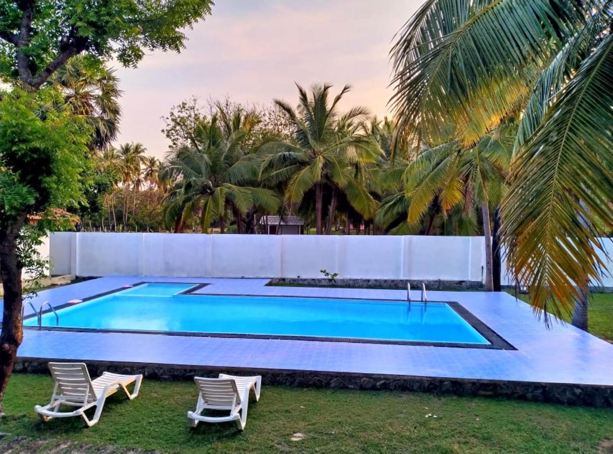 Pearl Oceanic Resort - Trincomalee Buitenkant foto